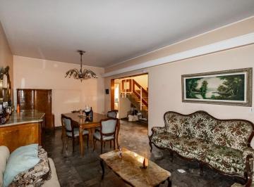 Casa · 160m² · 5 Ambientes · 1 Cochera · Venta Casa en Lote Propio de 5 Ambientes a Refaccionar en Villa del Parque