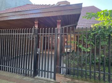 Casa · 200m² · 4 Ambientes · 1 Cochera · Imponente Propiedad en Excelente Ubicacion!