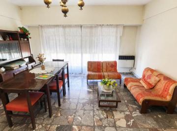 Departamento de 3 ambientes, Avellaneda · Departamento Tipo Casa 3 Ambientes en Alquiler. Primer Piso por Escalera