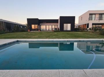 Casa de 6 ambientes, Escobar · Casa 5 Dorm. con Pileta en Lote de 800 m². Barrio con Salida Al Rio El Naudir