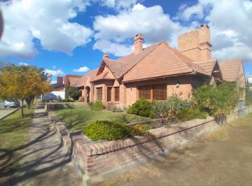 Casa de 7 ambientes, General Roca · Excelente Casa en Las Viñas