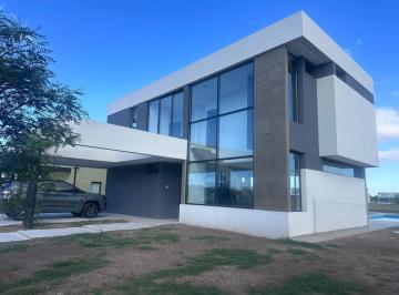Casa · 165m² · 5 Ambientes · 3 Cocheras · Casa en Magallanes
