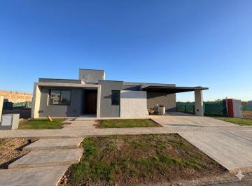 Casa de 4 ambientes, Luzuriaga · Casa a Estrenar - B° Lomas de Torreon - Maipu - Mza