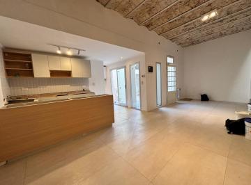 PH · 104m² · 4 Ambientes · 1 Cochera · Venta Casa de Pasillo de Dos Dorm., Patio y Terraza