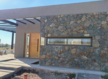 Casa de 5 ambientes, Maipú · Barrio Privado. - Coquimbito