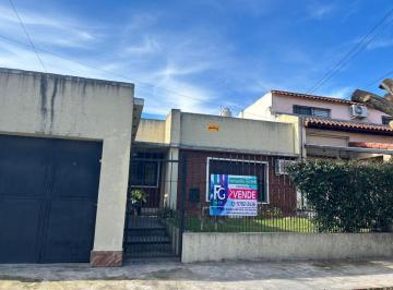 Casa de 4 ambientes, Esteban Echeverría · Venta Luis Guillón Casa 2 Dorm. + Dpto 2 Ambientes, Cochera y Parque! Apta Crédito!