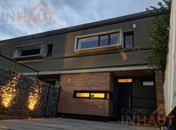 Casa · 102m² · 4 Ambientes · 2 Cocheras · Duplex 3 Dorm. a Estrenar en Barrio Confluencia