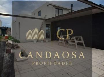 Casa · 200m² · 3 Ambientes · 3 Cocheras · Rbs. Casa en Venta en Village Joven, Bella Vista