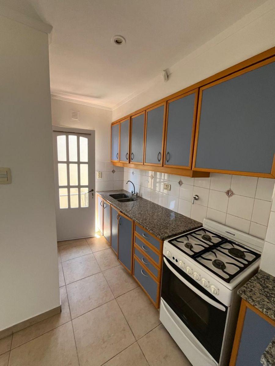 Duplex 3 amb, 85m² con cochera y quincho — Centro
