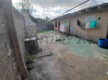 Casa · 70m² · 2 Dormitorios · 1 Cochera · Venta de Casa en Ensenada a Refaccionar