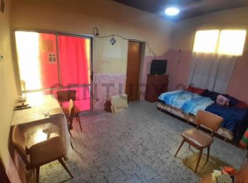 Casa · 70m² · 2 Dormitorios · 1 Cochera · Venta de Casa en Ensenada a Refaccionar