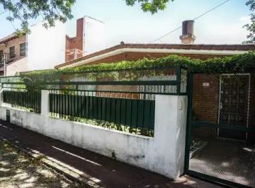 Casa · 119m² · 5 Ambientes · 2 Cocheras · Venta. Casa de 2 Dorm. con Cochera Doble y Patio. Fisherton
