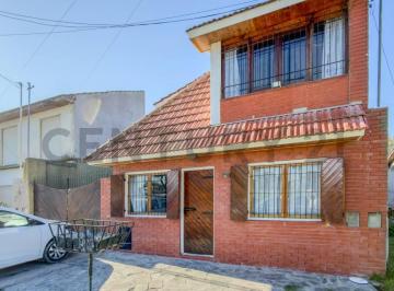 Casa · 135m² · 3 Ambientes · 1 Cochera · Venta Casa 3 Ambientes con Galpón, Barrio Regional, Mar del Plata.