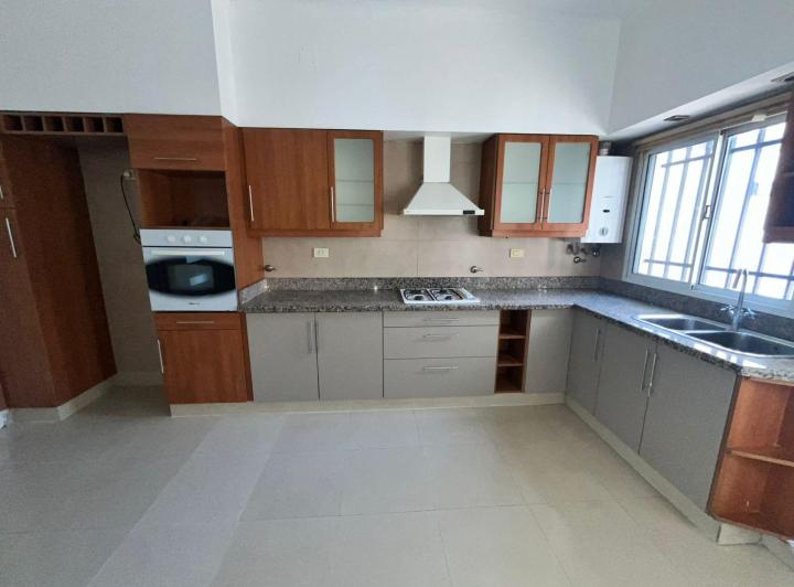 Casa · 97m² · 4 Ambientes · 2 Cocheras