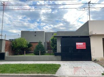 Casa · 3 Ambientes · 1 Cochera · Casa de 3 Ambientes en Venta en Lujan, Centro, con Patio