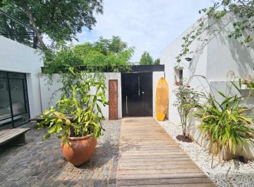 Casa · 347m² · 5 Dormitorios · 2 Cocheras · Casa Barrio Santa Barbara