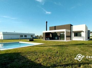 Casa · 139m² · 5 Ambientes · Casa en Venta en Barrio San Felipe, Canning, Pileta