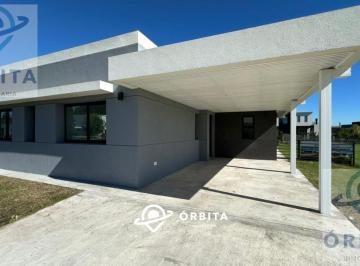 Casa · 139m² · 5 Ambientes · Casa en Venta en Barrio San Felipe, Canning, Pileta