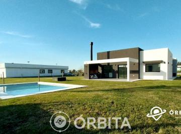 Casa · 139m² · 5 Ambientes · Casa en Venta en Barrio San Felipe, Canning, Pileta