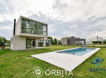 Casa · 196m² · 5 Ambientes · 1 Cochera · Casa en Venta en Barrio Santa Ines, Canning, Al Verde