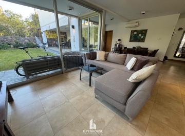 Casa · 180m² · 3 Dormitorios · 1 Cochera · Openhouse Vende Amplia y Moderna Casa en Barrio Dalvian
