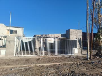 Casa · 79m² · 3 Ambientes · 1 Cochera · Venta Casa 2 Dorm. Barrio Venecia, Plottier