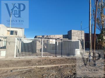 Casa · 79m² · 3 Ambientes · 1 Cochera · Venta Casa 2 Dorm. Barrio Venecia, Plottier