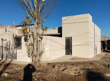 Casa · 79m² · 3 Ambientes · 1 Cochera · Venta Casa 2 Dorm. Barrio Venecia, Plottier