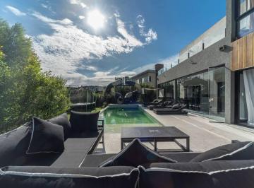 Casa · 260m² · 4 Dormitorios · 4 Cocheras · Alquiler Anual Casa Amoblada 5 Ambientes - El Cantón Norte a La Laguna