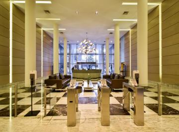 Oficina comercial · 135m² · 1 Ambiente · 1 Cochera · Alquiler Impecable Oficina 135 m² con Cochera - Libertador Plaza - Olazabal y Libertador