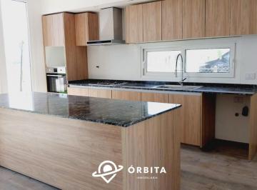 Casa · 151m² · 5 Ambientes · 2 Cocheras · Casa en Venta en Barrio San Simon, Canning