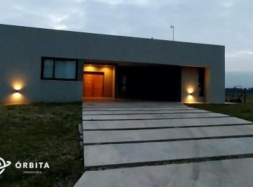 Casa · 640m² · 5 Ambientes · 1 Cochera · Casa en Venta en Barrio San Simón, Canning, Pileta