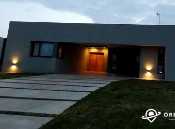 Casa · 640m² · 5 Ambientes · 1 Cochera · Casa en Venta en Barrio San Simón, Canning, Pileta