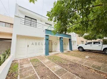 Casa · 150m² · 4 Ambientes · 1 Cochera · Duplex en Barrio Las Cañitas