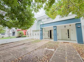 Casa · 4 Ambientes · 1 Cochera · Duplex en Barrio Las Cañitas