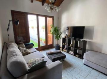 Casa · 170m² · 6 Ambientes · 1 Cochera · Preciosa Casa en Venta en Calle Zabalza