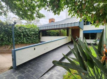 Casa · 257m² · 6 Ambientes · 2 Cocheras · Alquiler Casa 4 Dorm. Dorrego Mendoza