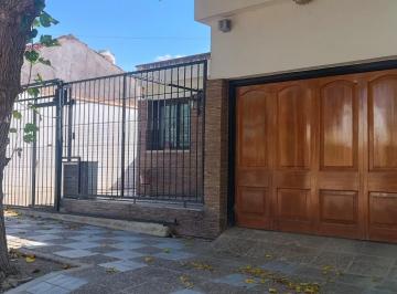 Casa · 118m² · 6 Ambientes · 2 Cocheras · Casa en Godoy Cruz