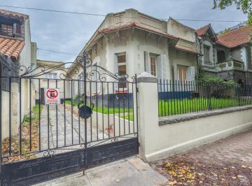 Casa · 224m² · 7 Ambientes · 2 Cocheras · Chalet Patrimonio Historico Para Uso Profesional