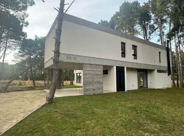Casa · 146m² · 4 Ambientes · 1 Cochera · Casa en Venta - 3 Dorm. 3 Baños - 934 m² - Pinamar