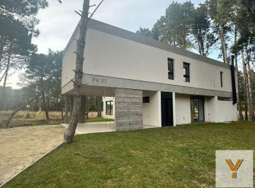 Casa · 146m² · 4 Ambientes · 1 Cochera · Casa en Venta - 3 Dorm. 3 Baños - 934 m² - Pinamar