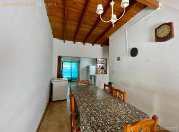 Casa · 96m² · 4 Ambientes · 1 Cochera · 141 Entre 47 y 49 San Carlos, La Plata - Casa de 3 Dorm. con Cochera en Venta