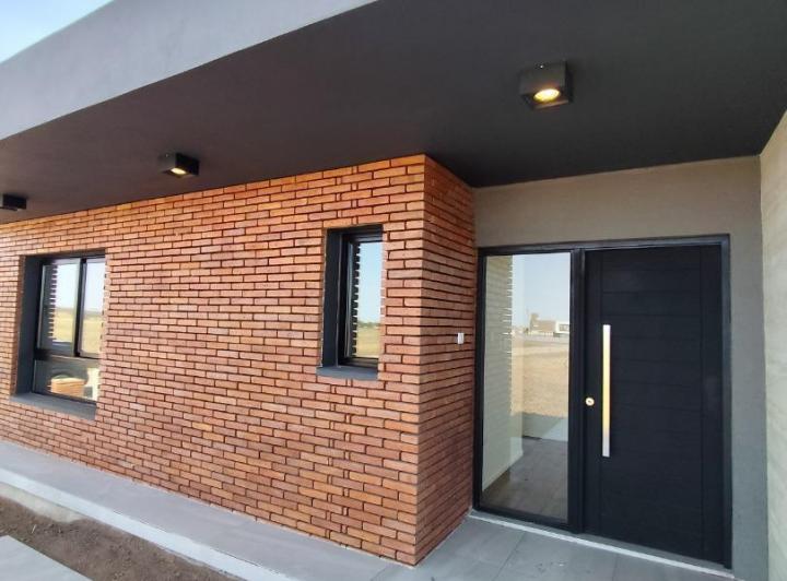 Casa · 180m² · 4 Ambientes · 2 Cocheras