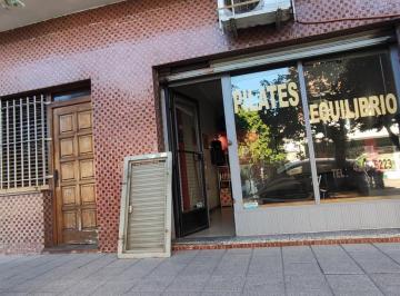Casa · 250m² · 8 Ambientes · Retasado - Oportunidad Inversor: 2 Casas Local con Renta - Centro Chingolo.