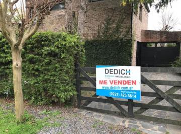 Casa en Venta de 5 ambientes Manuel B Gonnet · Casa de 3 Dorm. Tipo Chalet de 2 Pisos en Venta