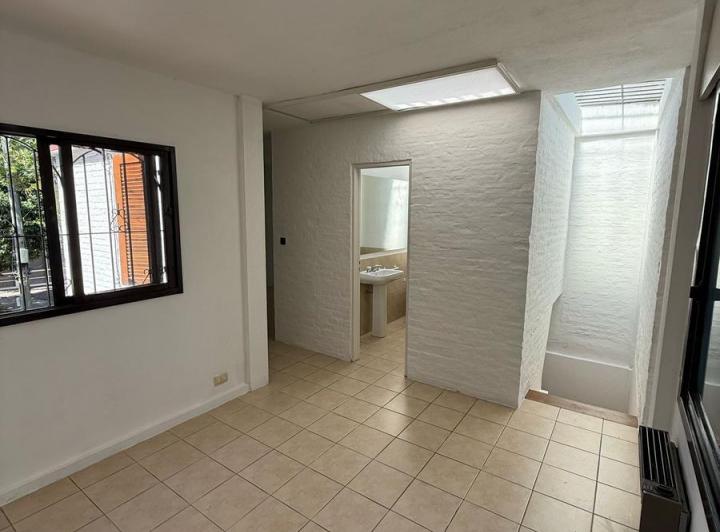 Casa · 80m² · 5 Ambientes · 1 Cochera