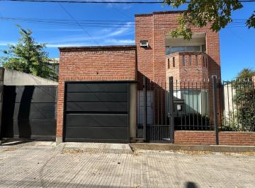 Casa · 149m² · 4 Ambientes · 6 Cocheras · Casa en Venta en La Plata