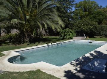 Casa · 440m² · 7 Ambientes · 2 Cocheras · Casa en Ernestina