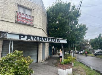 Local comercial · 245m² · 3 Ambientes · 2 Cocheras · Local - Banfield Oeste