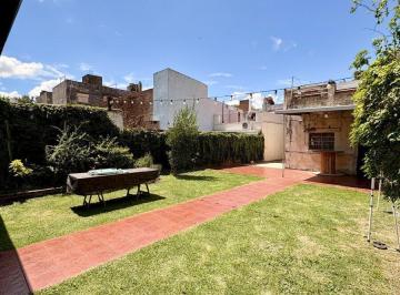 Casa · 538m² · 12 Ambientes · 6 Cocheras · Italia 2444